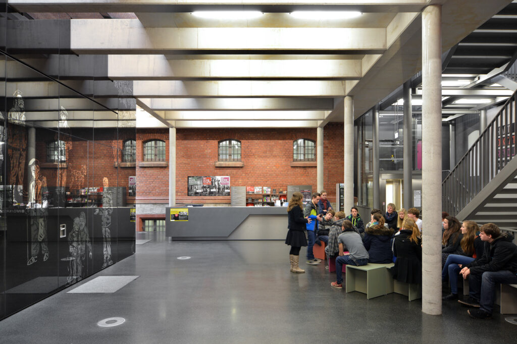 Entrance area with a counter in the background, a group sits on the right